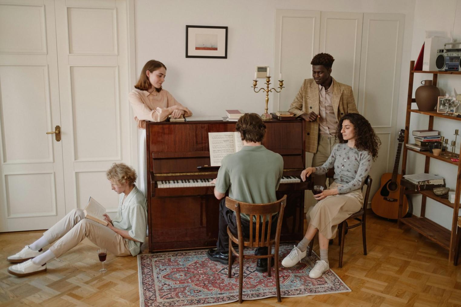 Studenti durante un seminario interattivo di storia musicale